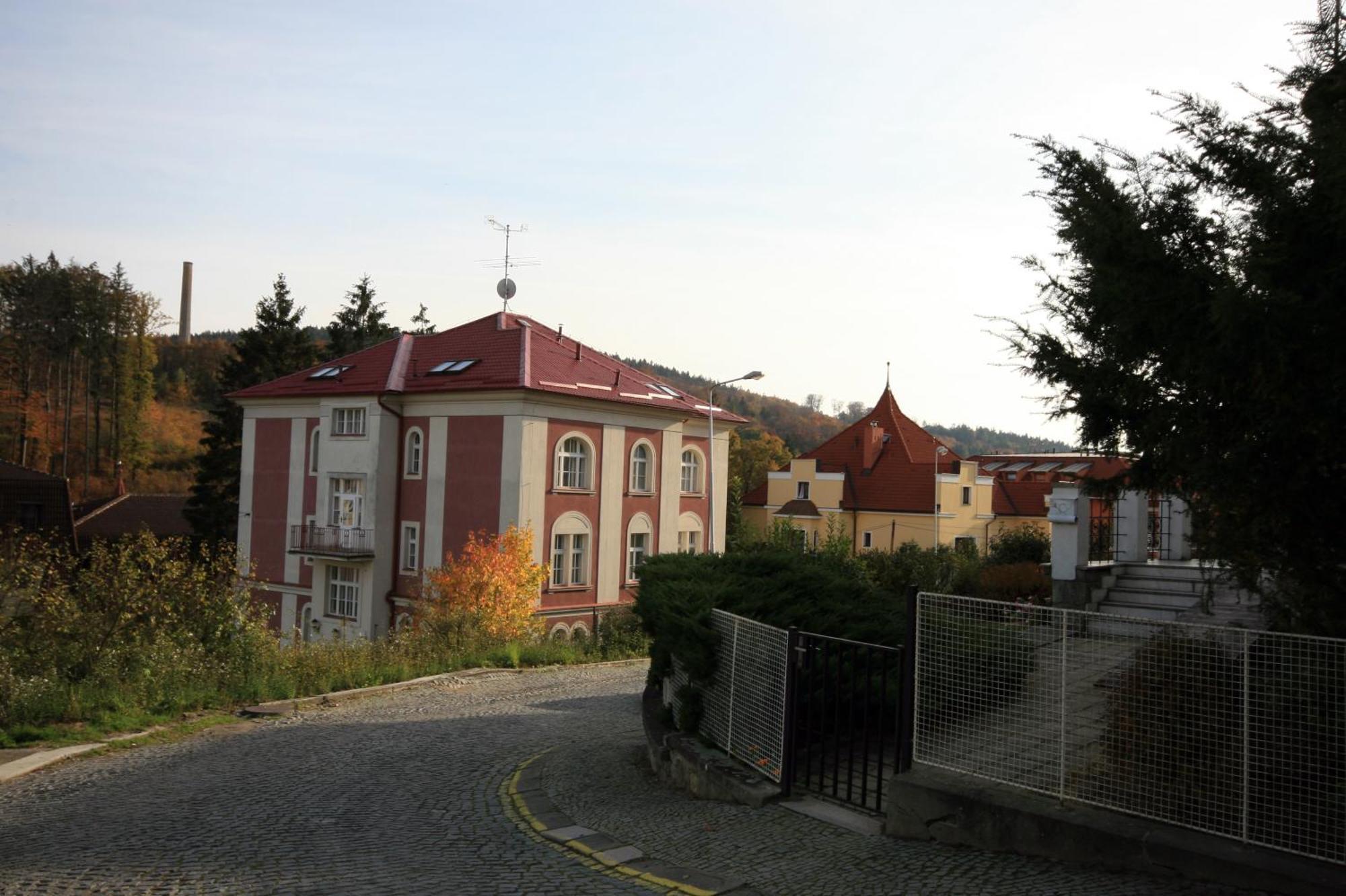 Penzion Loreta Hotell Luhačovice Exteriör bild